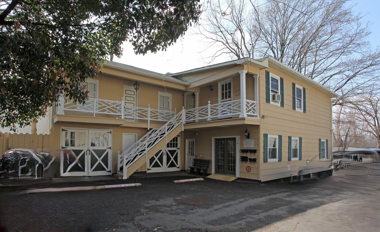 942B W Fourth St, Winston-Salem, NC à louer Photo principale– Image 1 sur 9