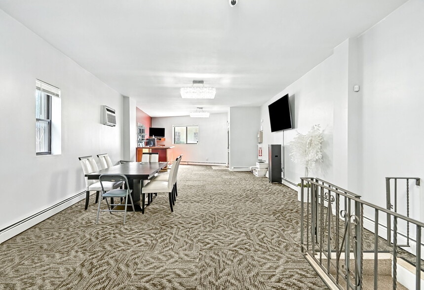 1020 Mclean Ave, Yonkers, NY à vendre - Photo de l’immeuble – Image 3 sur 13