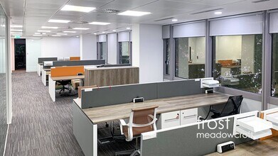 80 Hammersmith Rd, Londres à louer Photo intérieure– Image 1 sur 3