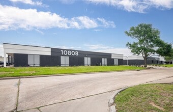 10812 Fallstone Rd, Houston, TX à louer Photo de l’immeuble– Image 1 sur 3