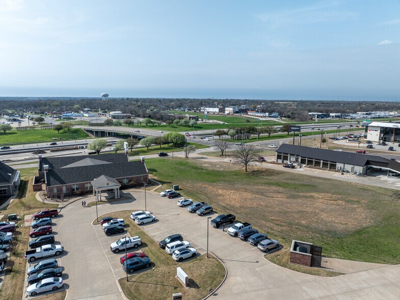 1701 N US Highway 75, Sherman, TX à louer - Photo de l’immeuble – Image 2 sur 29