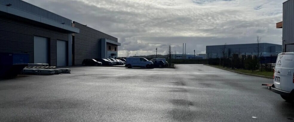 1623 Avenue Henri Schneider, Jonage à louer - Photo de l’immeuble – Image 3 sur 12