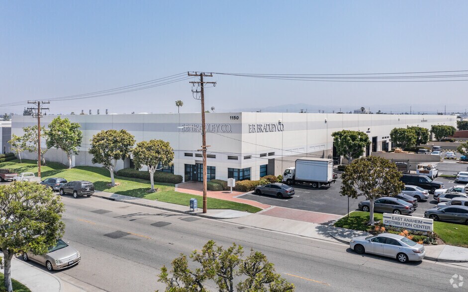 1150 N Red Gum St, Anaheim, CA à louer - Photo principale – Image 1 sur 8