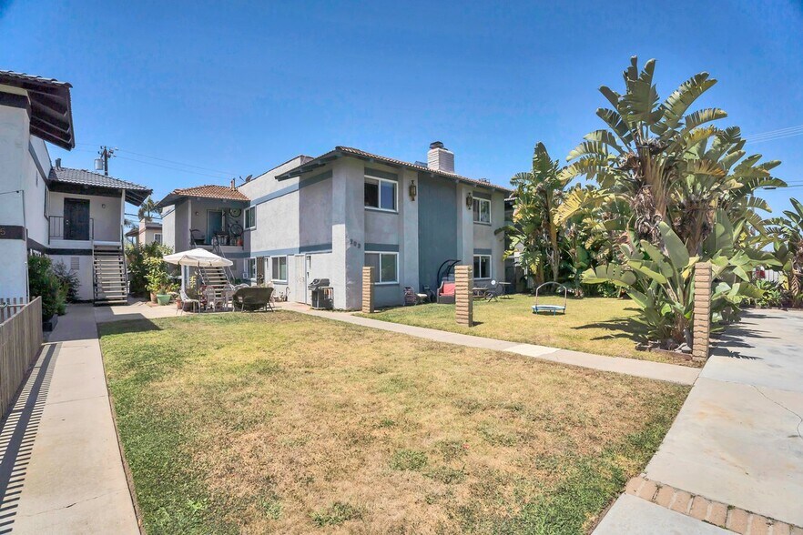 203 Ogle St, Costa Mesa, CA à vendre - Photo de l’immeuble – Image 2 sur 10
