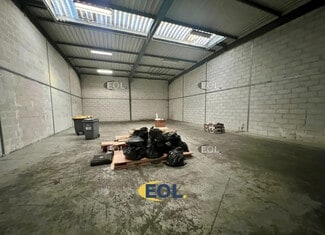 Plus de détails pour Local d'activités à louer