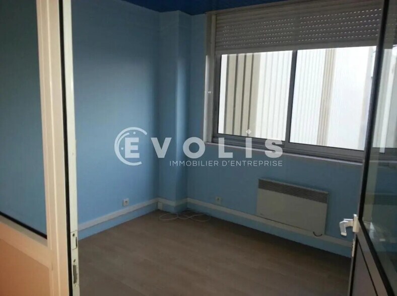 Local d'activités dans Montgeron à vendre - Photo de l’immeuble – Image 2 sur 8