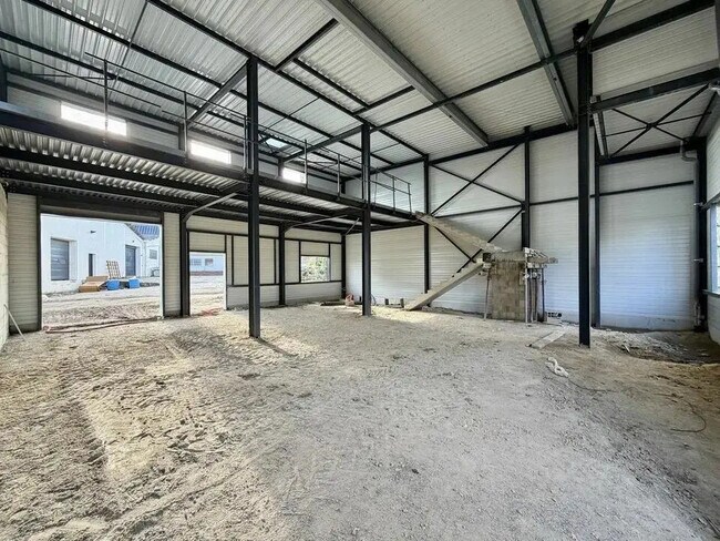 Plus de détails pour Bureau, Industriel/Logistique à louer