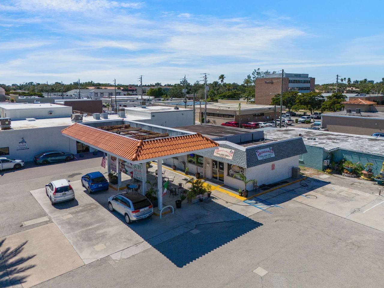 3 Commercial Assets on S Tamiami Trl portefeuille de 3 biens à vendre sur LoopNet.fr Photo principale– Image 1 sur 3