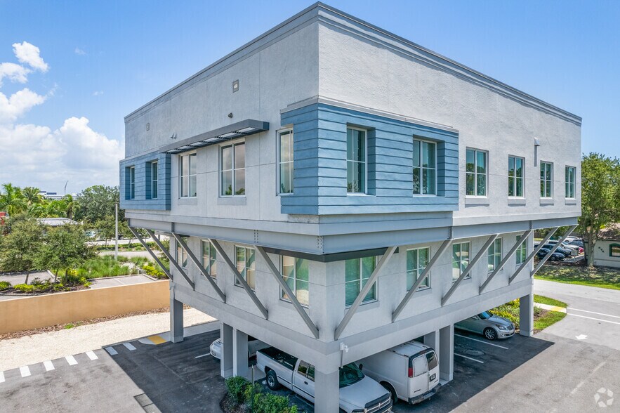 875 109th Ave, Naples, FL à louer - Photo de l’immeuble – Image 2 sur 4