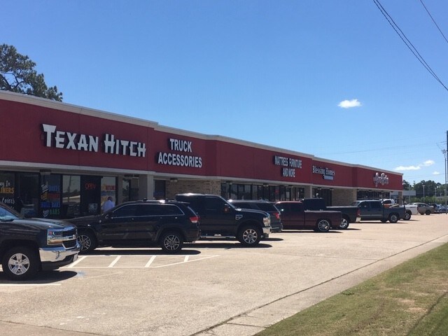 813-823 N I-45, Conroe, TX à louer - Photo de l’immeuble – Image 1 sur 8