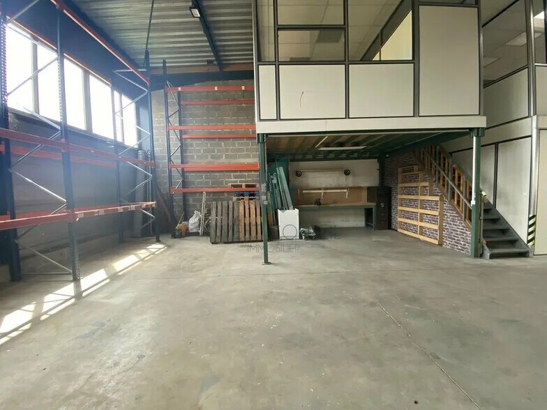 Local d’activités dans Le Plessis-Bouchard à louer - Photo de l’immeuble – Image 2 sur 9