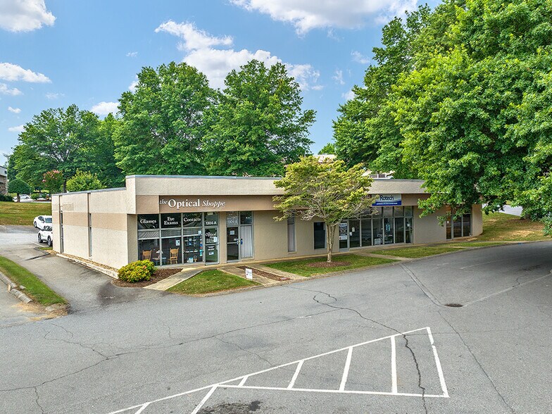 1302 Patton Ave, Asheville, NC à louer - Photo de l’immeuble – Image 3 sur 15