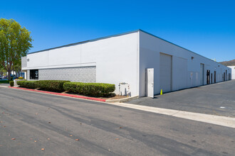 800 Los Vallecitos Blvd, San Marcos, CA à louer Photo de l’immeuble– Image 1 sur 4