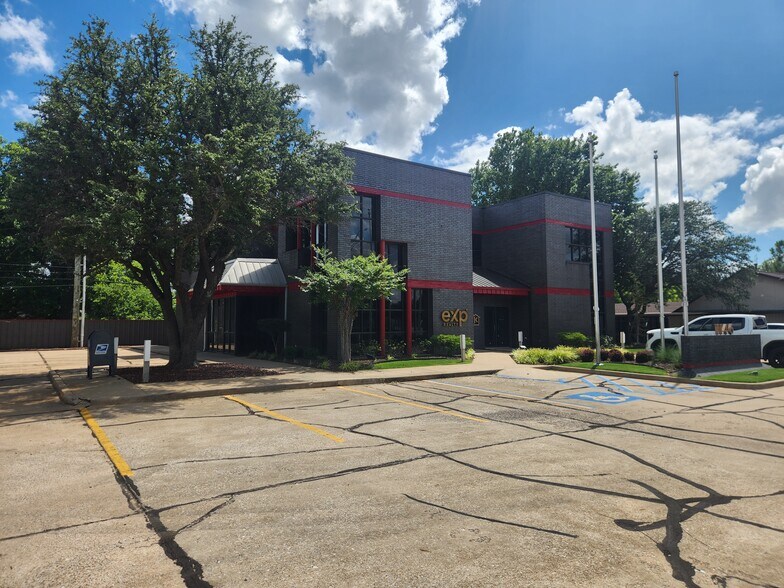 1146 NW Cache Rd, Lawton, OK à louer - Photo de l’immeuble – Image 2 sur 37
