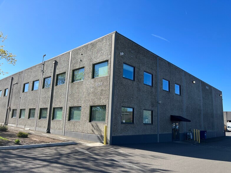 18055 NE San Rafael St, Portland, OR à vendre - Photo de l’immeuble – Image 2 sur 9
