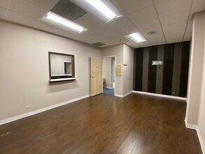 950 N York Rd, Hinsdale, IL à louer Photo intérieure– Image 1 sur 8