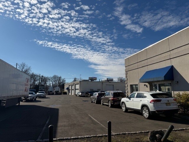 207 W Central Ave, Maywood, NJ à louer - Photo de l’immeuble – Image 3 sur 8