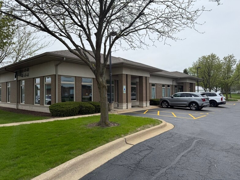 608 E Veterans Pky, Yorkville, IL à vendre - Photo de l’immeuble – Image 1 sur 14