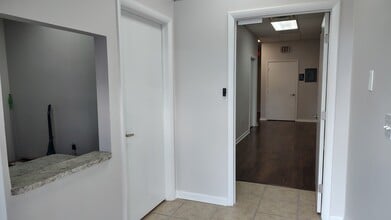 1711 N State Road 7, Margate, FL à louer Photo intérieure– Image 2 sur 8