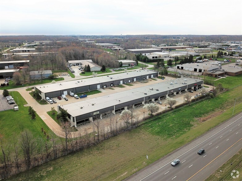 1130 Industrial Pky N, Brunswick, OH à louer - Photo principale – Image 1 sur 8