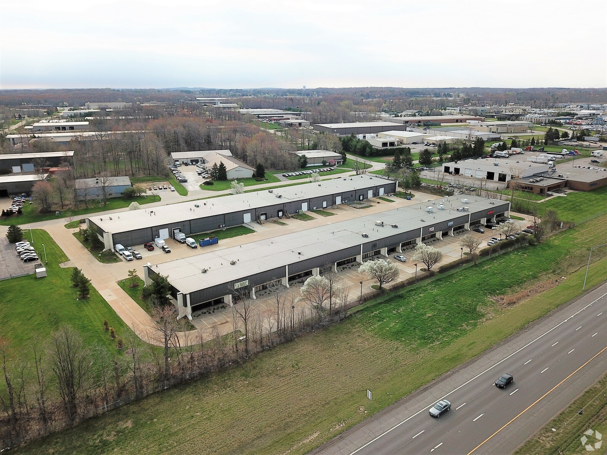 1130 Industrial Pky N, Brunswick, OH à louer Photo principale– Image 1 sur 9
