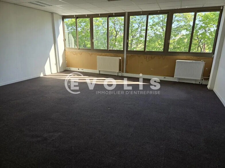 Bureau dans Gometz-la-Ville à vendre - Photo intérieure – Image 3 sur 9