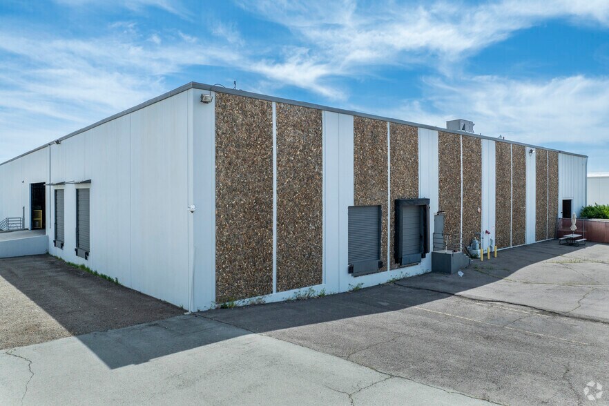 1150 Southern Way, Sparks, NV à louer - Photo de l’immeuble – Image 2 sur 10