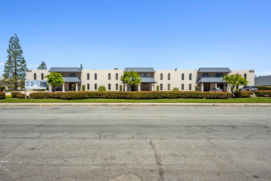 1815 W 205th St, Torrance, CA à louer - Photo de l’immeuble – Image 2 sur 7