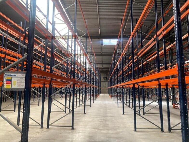 Industriel/Logistique dans Santeny à vendre - Photo intérieure – Image 2 sur 11