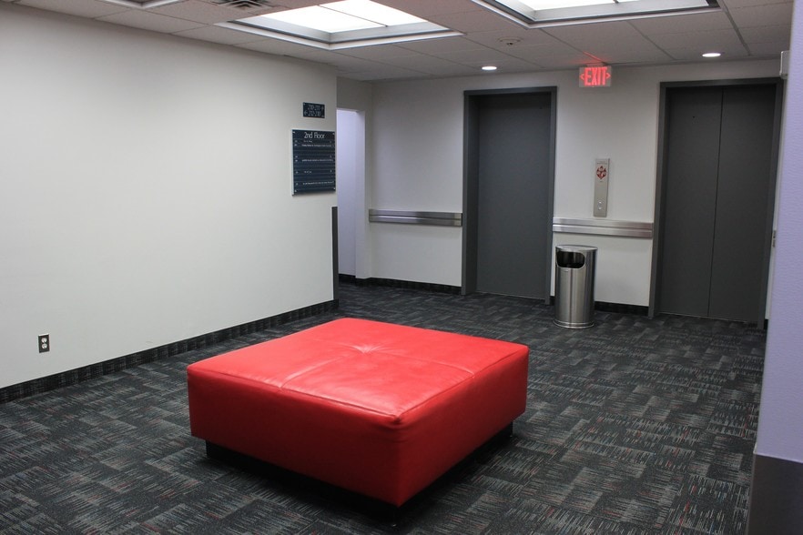 9509 156th St, Edmonton, AB à louer - Photo intérieure – Image 3 sur 7