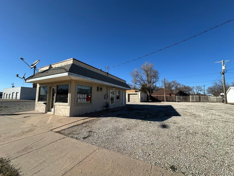 1624 10th St, Great Bend, KS à vendre - Photo de l’immeuble – Image 1 sur 18