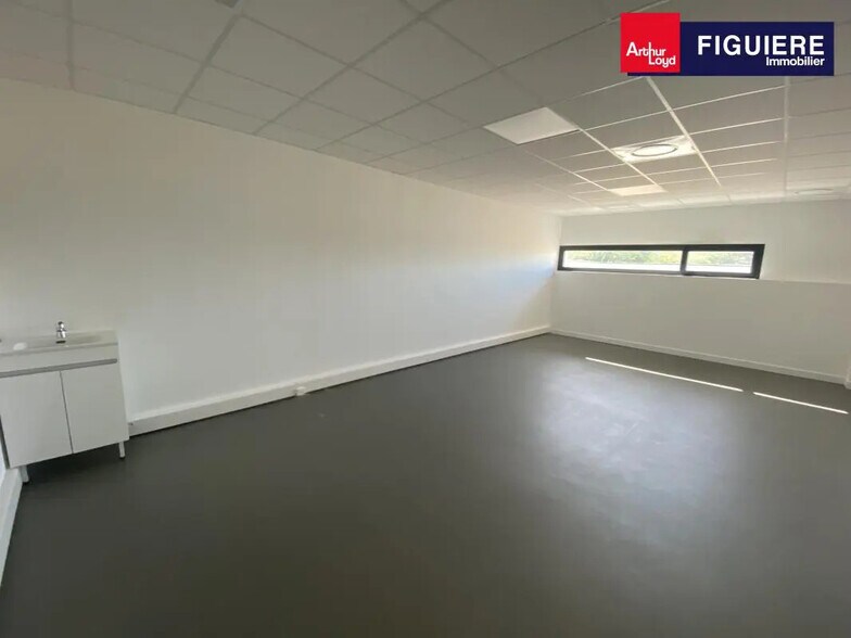 Bureau dans Istres à louer - Photo de l’immeuble – Image 1 sur 7
