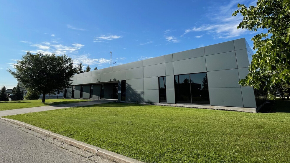 25 Rothwell Rd, Winnipeg, MB à louer - Photo principale – Image 1 sur 13