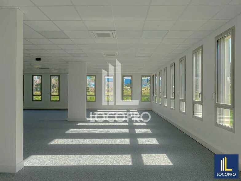 Bureau dans Aix-en-Provence à louer - Photo de l’immeuble – Image 2 sur 26