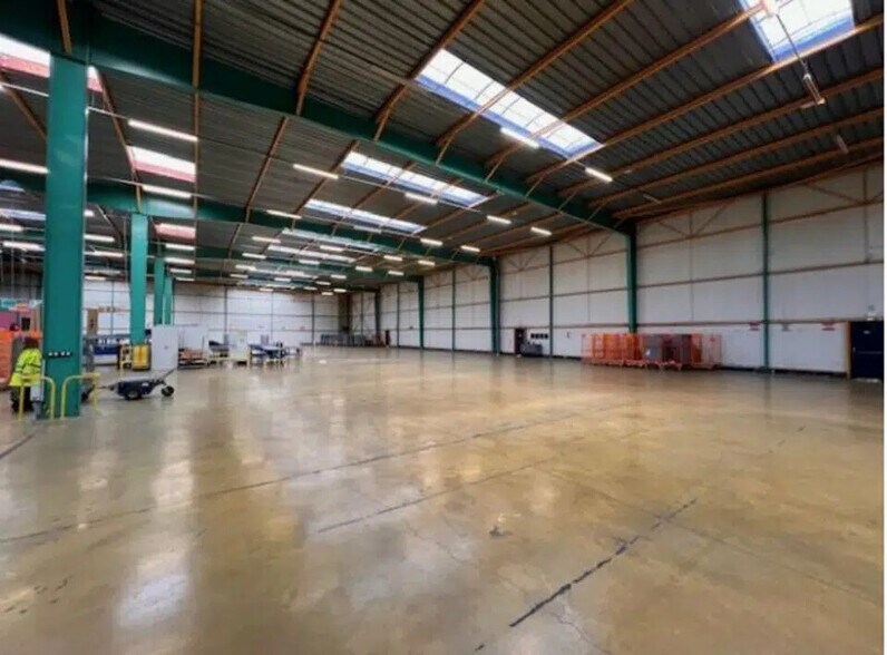 Industriel/Logistique dans Val-de-Reuil à louer - Photo de l’immeuble – Image 1 sur 3
