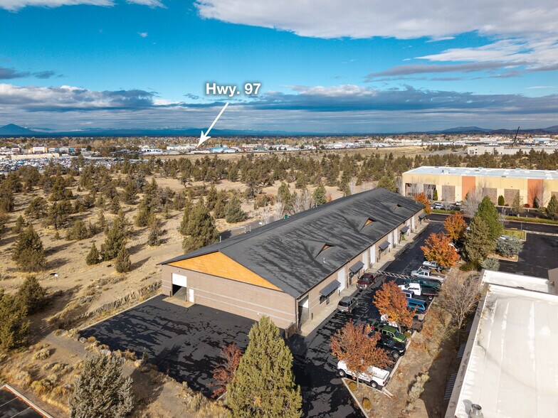 736 SW Umatilla Ave, Redmond, OR à louer - Photo de l’immeuble – Image 3 sur 16