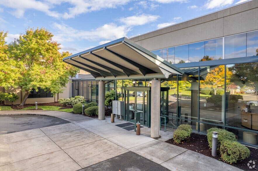 3500 Chad Dr, Eugene, OR à louer - Photo de l’immeuble – Image 2 sur 8