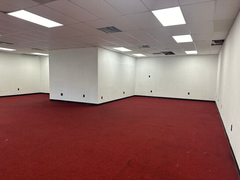 4120 Rowan Rd, New Port Richey, FL à louer - Photo intérieure – Image 2 sur 14