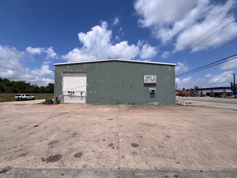 13207 Highway 6, Santa Fe, TX à louer - Photo de l’immeuble – Image 2 sur 15