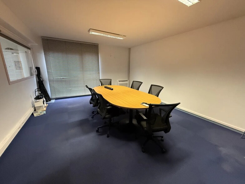 Bureau dans SAINT-OUEN-L'AUMONE à vendre - Photo de l’immeuble – Image 3 sur 8