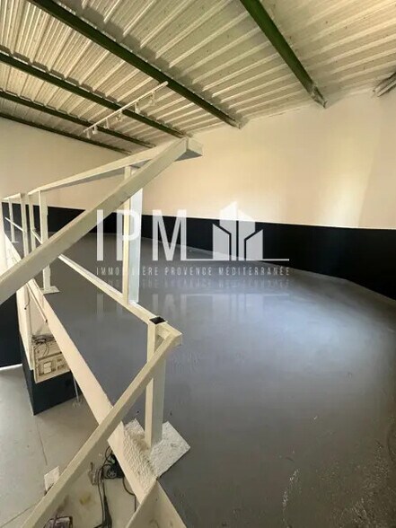 530 Avenue Des Templiers, Aubagne à louer - Photo de l’immeuble – Image 2 sur 5