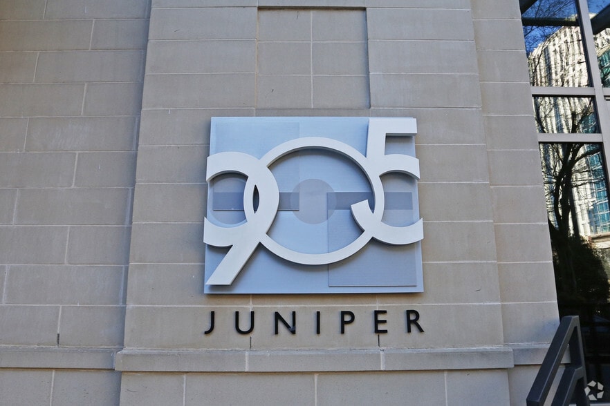 905 Juniper St, Atlanta, GA à louer - Photo de l’immeuble – Image 3 sur 7