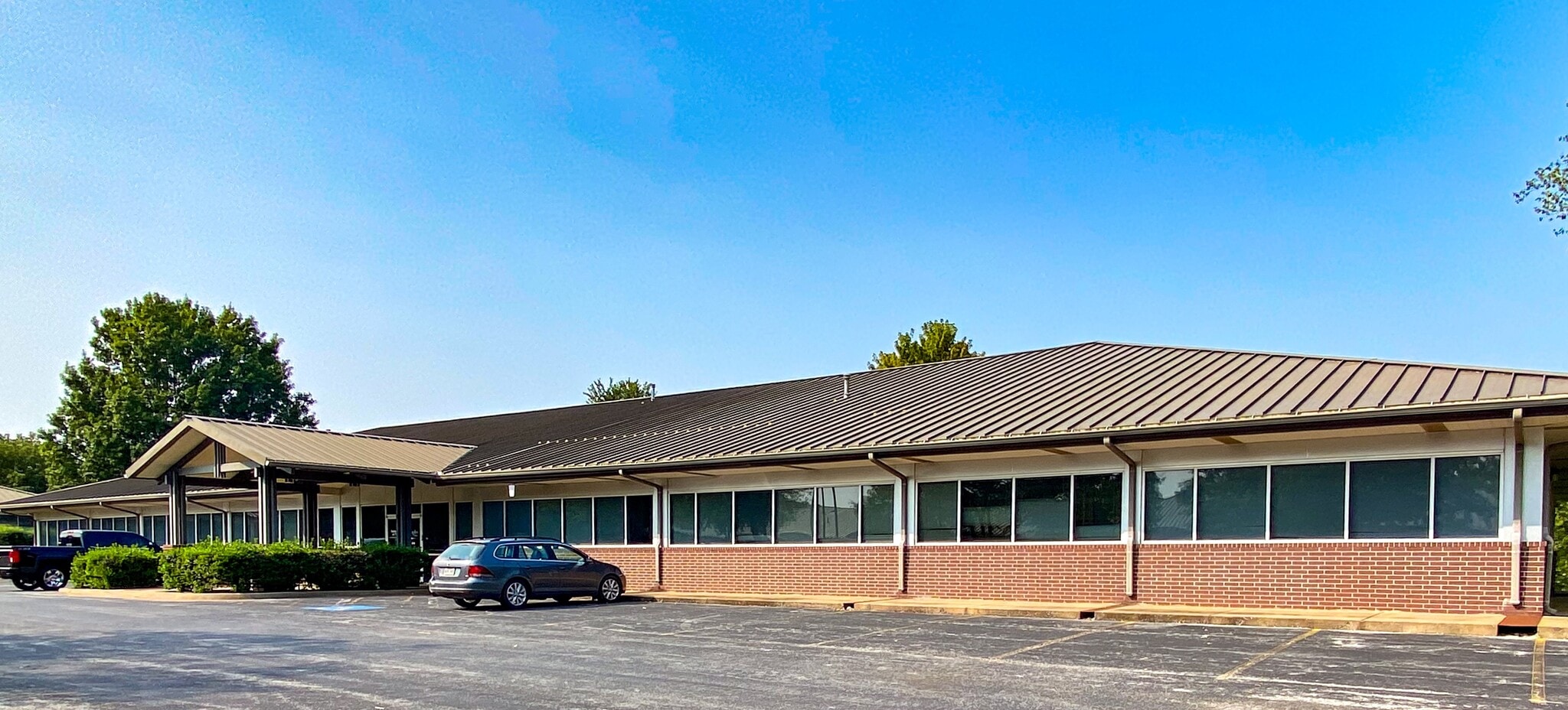 1005 Beau Terre Dr, Bentonville, AR à louer Photo de l’immeuble– Image 1 sur 9