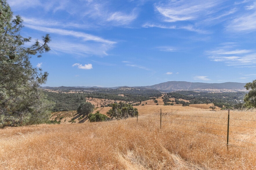 5761 Highway 4, Angels Camp, CA à vendre - Photo principale – Image 1 sur 72