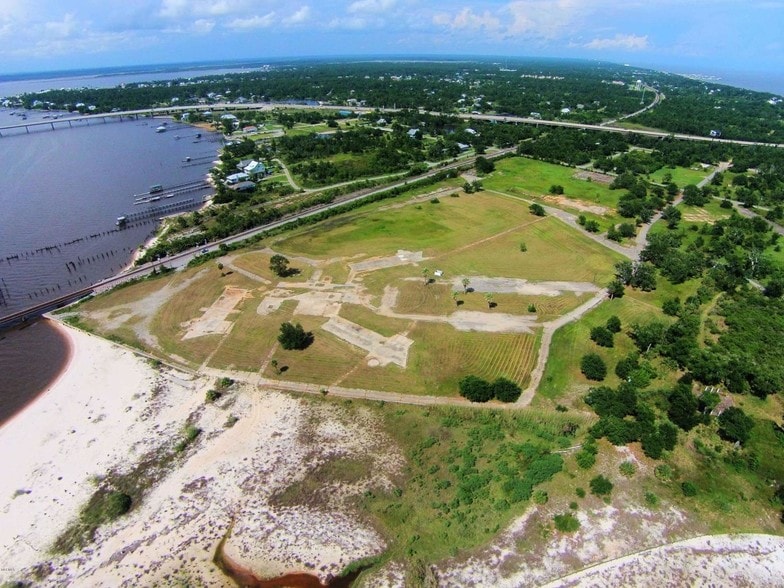 34 Acres On Henderson Pt, Pass Christian, MS à vendre - Photo principale – Image 1 sur 24