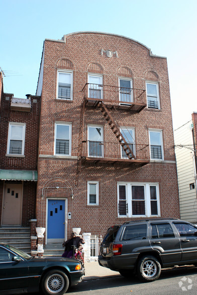 683 E 231st St, Bronx, NY à vendre - Photo de l’immeuble – Image 2 sur 2