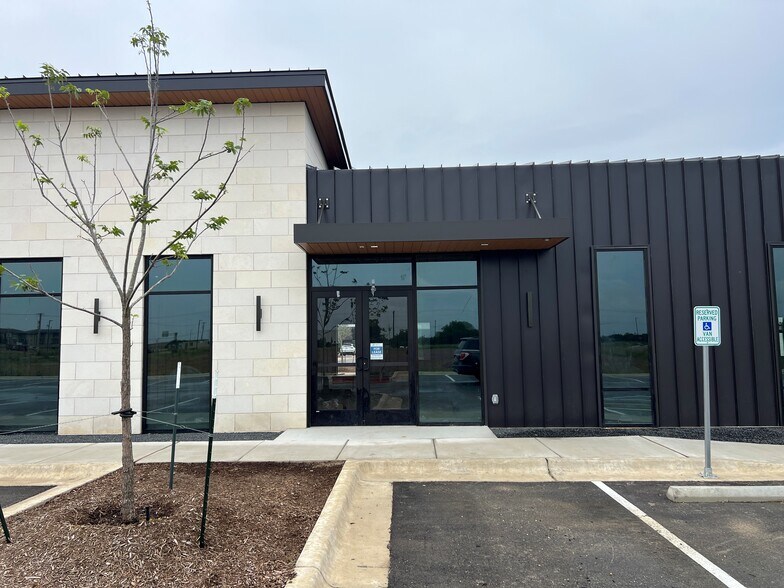 10861 183A Toll Rd, Leander, TX à louer - Photo de l’immeuble – Image 1 sur 3