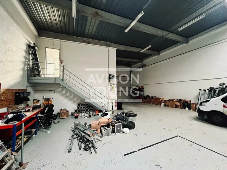 Local d’activités dans à louer - Photo intérieure – Image 3 sur 6