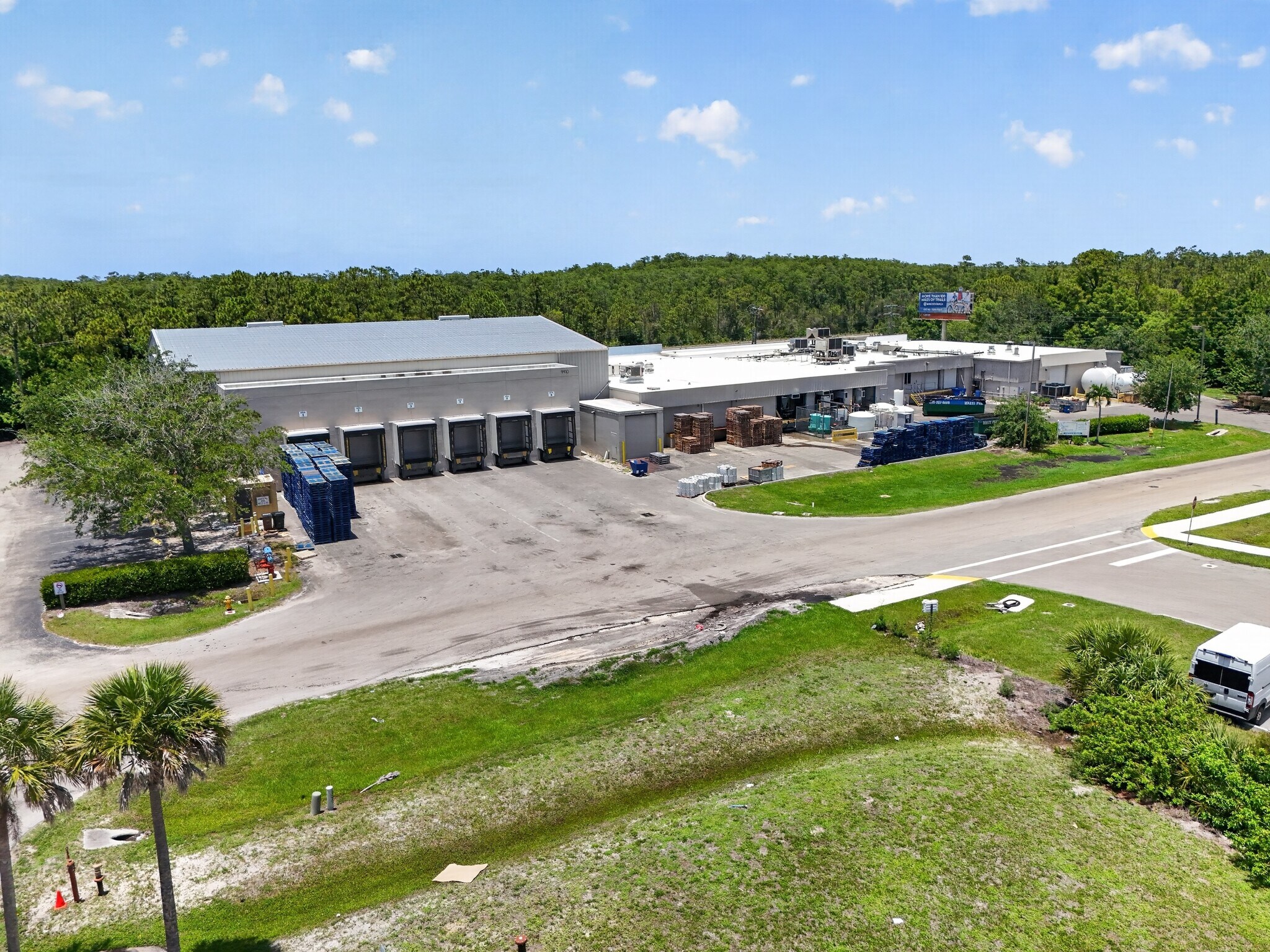 9910 Bavaria Rd, Fort Myers, FL à louer Photo de l’immeuble– Image 1 sur 8