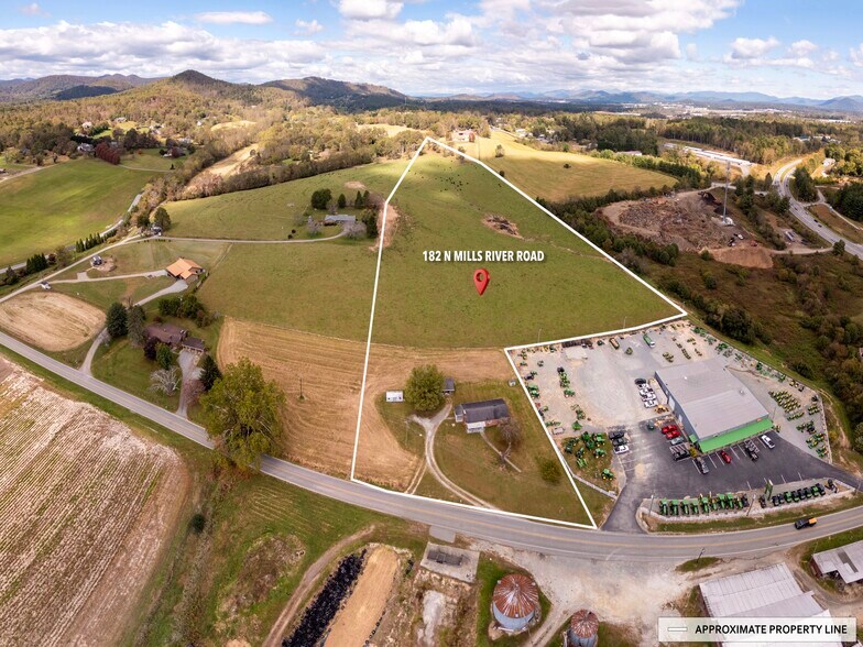 182 N Mills River Rd, Mills River, NC à vendre - Photo de l’immeuble – Image 1 sur 17